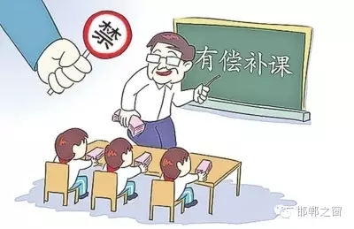 8月10日，記者接到家長舉報(bào)，稱邯鄲市七色光水文小學(xué)未開學(xué)，卻接到了學(xué)校補(bǔ)課通知。記者聯(lián)系了校方，該校負(fù)責(zé)人表示將立即停止補(bǔ)課，并將收取的費(fèi)用退還家長。