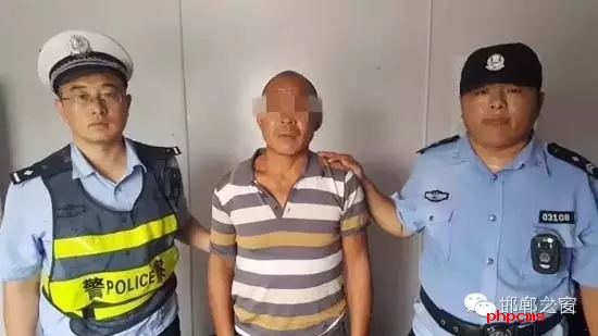 8月12日9時(shí)許，邯鄲大名鋪上高速口檢查站執(zhí)勤民警在對(duì)一輛由魏縣開往北京客車進(jìn)行安檢時(shí)，發(fā)現(xiàn)一名網(wǎng)上逃犯。經(jīng)核查，該男子為王某平，系涉嫌濫伐林木網(wǎng)上逃犯。該王于今年3月份在未有辦理《林木采伐許可證》的情況下，亂砍濫伐林木97棵。